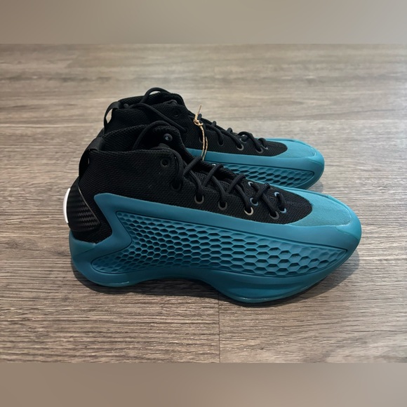 Adidas AE 1 “New Wave” Junior Youth Size 4 Black and Aqua Colorway